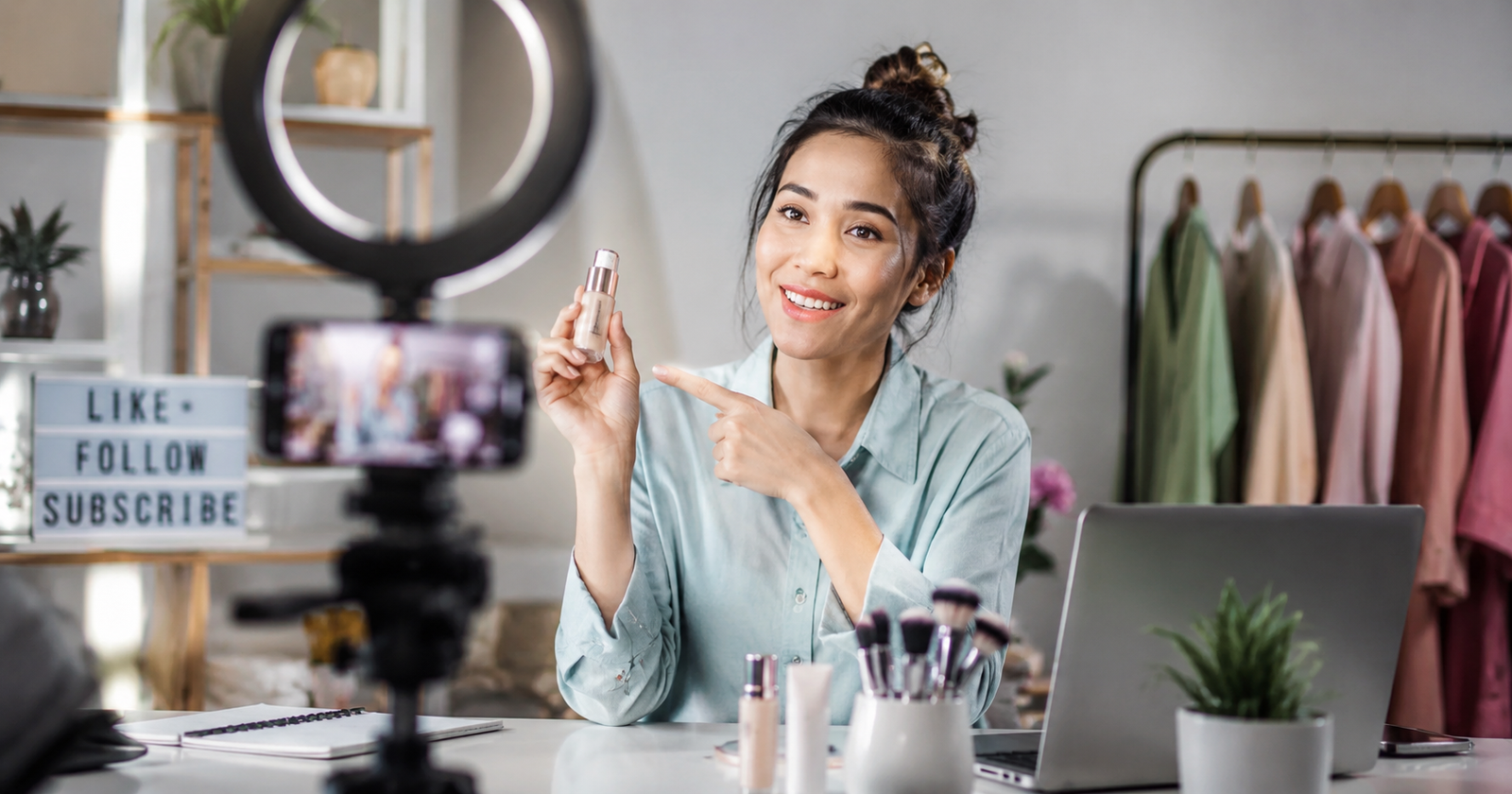 Influencer creating social media content while promoting a beauty product